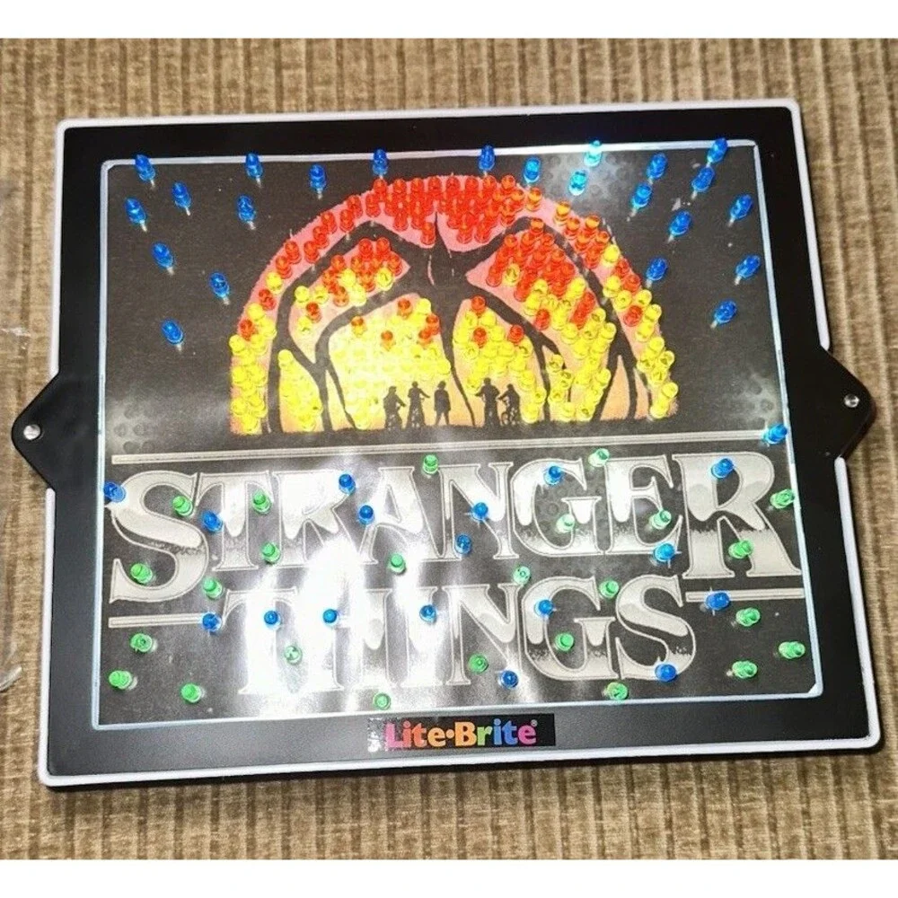 Netflix Stranger Things Lite Brite Colorpop! Full Color Templates 650 Pegs EUC